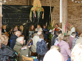 Ökumenischer Familiengottesdienst zum Erntedankfest (Foto: Karl-Franz Thiede)